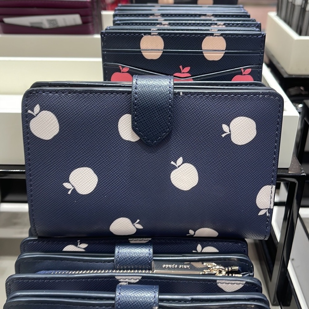 Kate Spade Staci Large White Apple Compartment Bifold Wallet
BLAZER BLUE MULTI - Picture 13 of 16